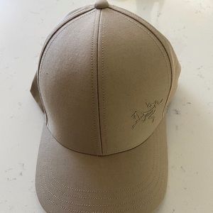 Arc’teryx hat